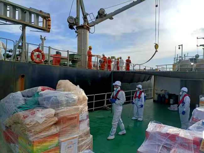 外轮锚泊口岸等候多日 福州海事部门为19名中国籍船员解决吃饭难题