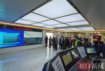 黄石港区海事部门接送船员打疫苗
