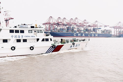 洋山自动化码头运营三周年 船员接送助力吞吐量突破400万标箱